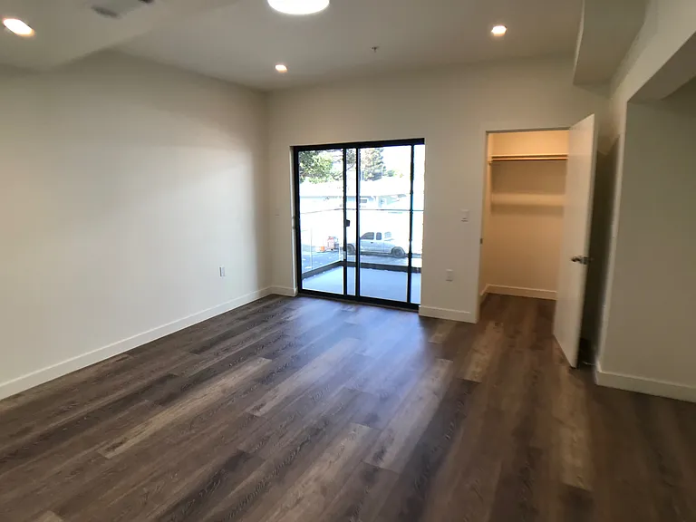 11940 Louise Ave #102 — Photo 9