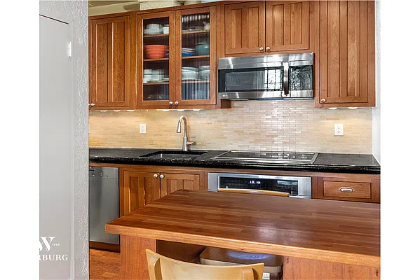 Sold by Warburg | media 3