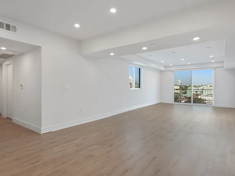 1070 S Holt Ave — Photo 26