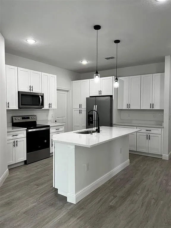 3 bed, 2.0 bath, 1350 sqft, $1,640 — Photo 3