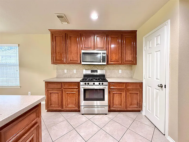 1810 Katlyn Ln — Photo 18