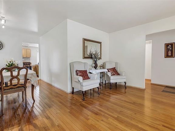 5th image of 2580 Yorkshire Dr