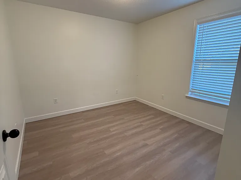 2213 Davenport Ct — Photo 8