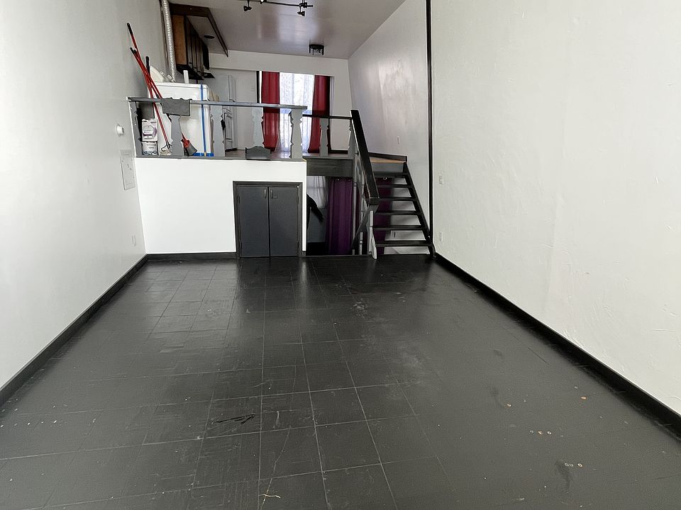 2nd image of 902-906 Superior St #902