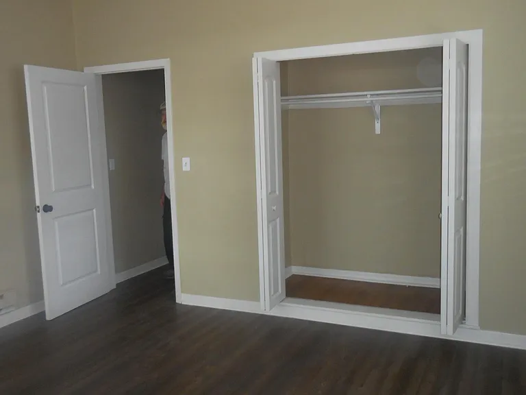 Large Bedroom With Spacious Closet