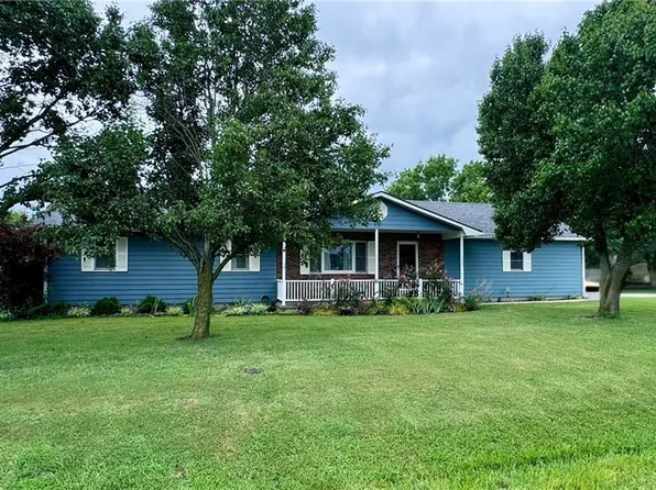 1023 E Miller Rd, Iola, KS 66749