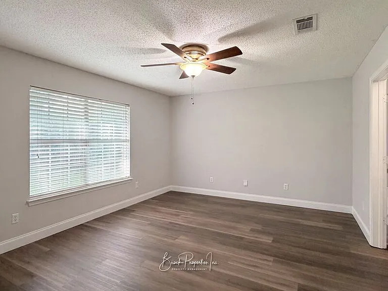 2520 Southern Oaks Dr — Photo 9