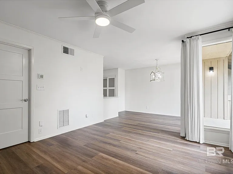 2024 Sea Cliff Dr N #2024 — Photo 10
