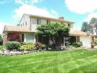 4 bed, 2.5 bath, 2200 sqft, $3,000 — Photo 1