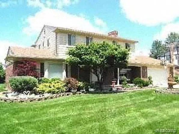 4026 Orchard Crest Dr, West Bloomfield, MI 48322