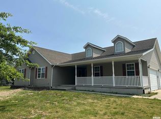 706 S Elm St, Sesser, IL 62884