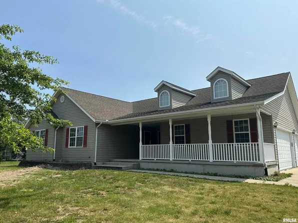 706 S Elm St, Sesser, IL 62884