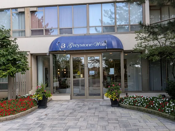 3 Greystone Walk Dr #819, Toronto, ON M1K 5J4