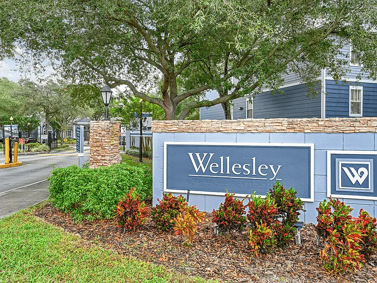 Wellesley Apartments — Photo 6