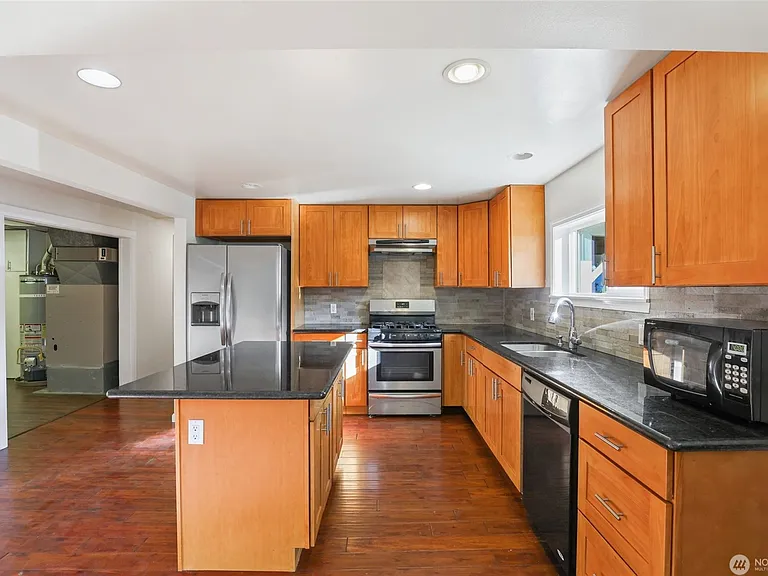 3540 S 200th St — Photo 5