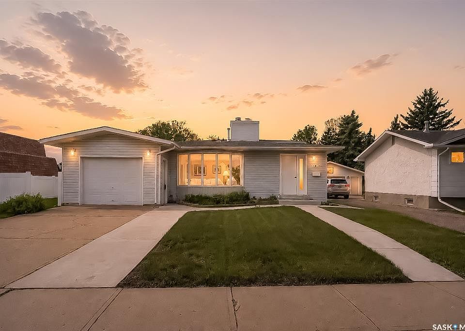 1st image of 1381 Prince CRESCENT