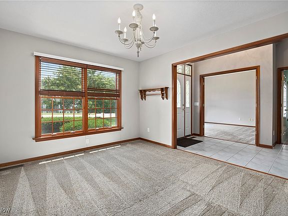 4th image of 939 Barberry Cir