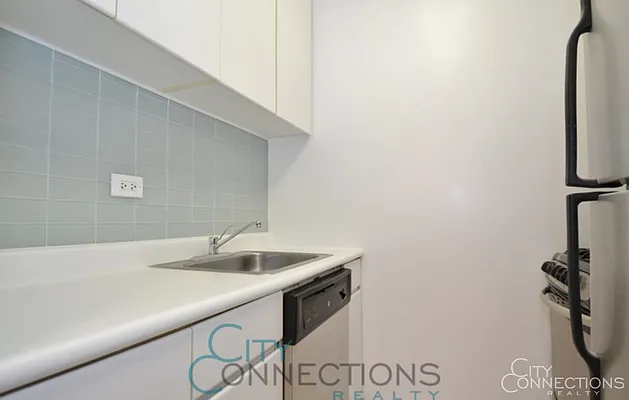 Rented by City Connections Realty | media 27