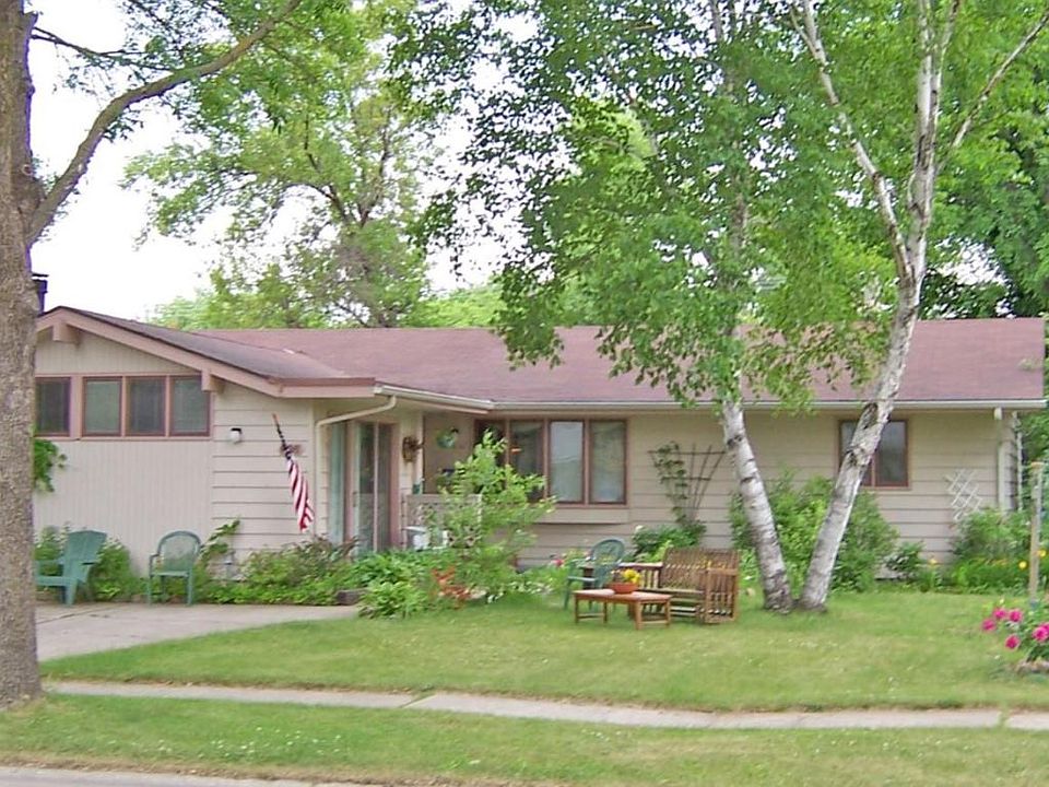 1st image of 626 22nd Ave S