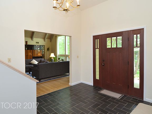 4th image of 19 Knollwood Dr