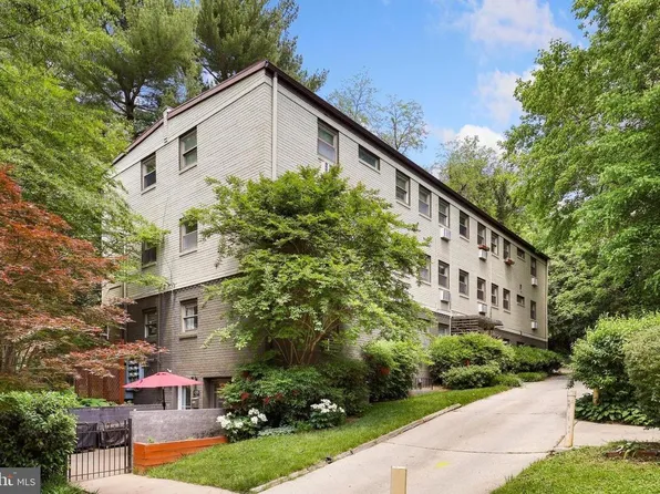 4595 Macarthur Blvd NW, Washington, DC