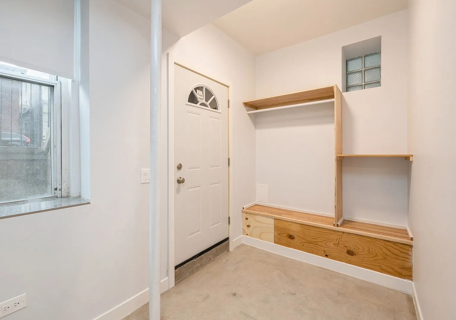 2 bed, 745 sqft, $1,600 — Photo 2