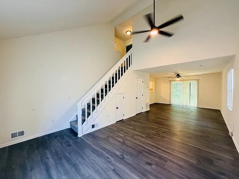 168 Stoney Dr — Photo 4