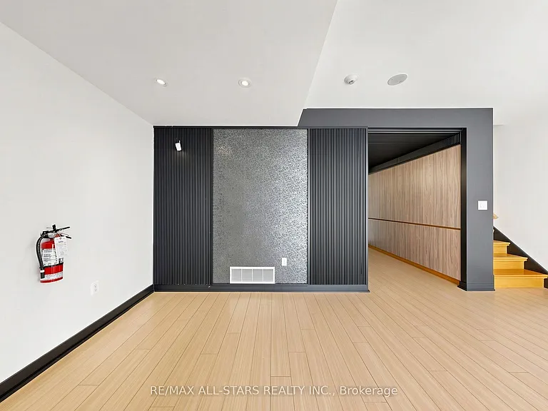 110 Fort York Blvd #G08 — Photo 16