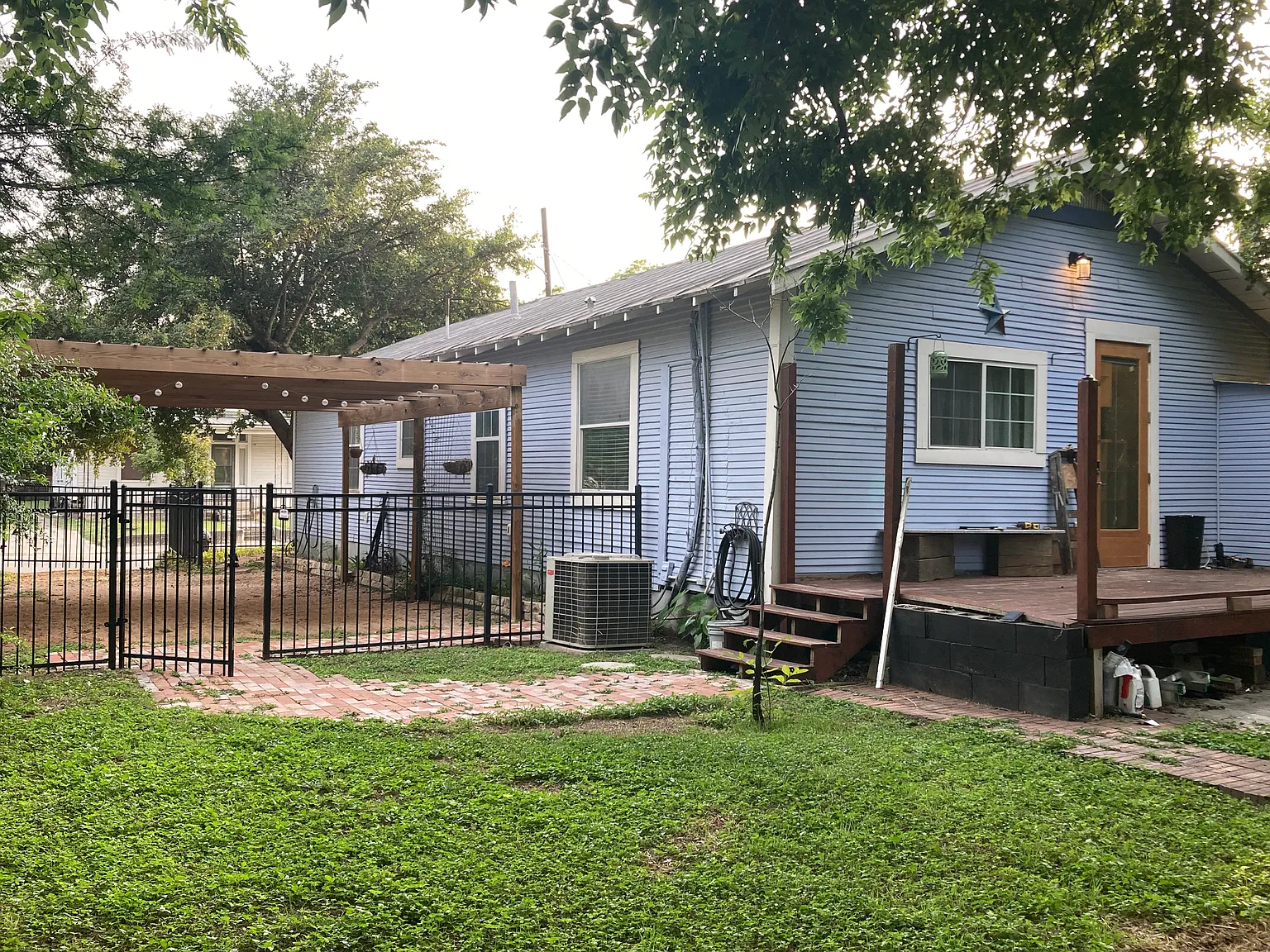 3 bed, 1200 sqft, $1,800 — Photo 3
