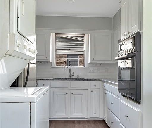 4th image of 1148 E Washington St