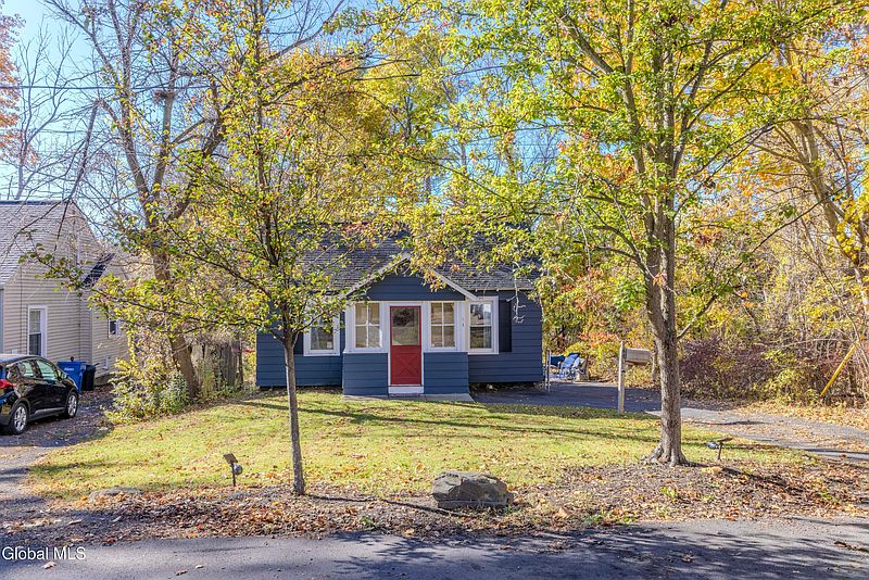 2nd image of 41 Mountainview Avenue