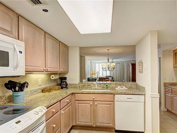 4th image of 1470 Wood Ave APT 303