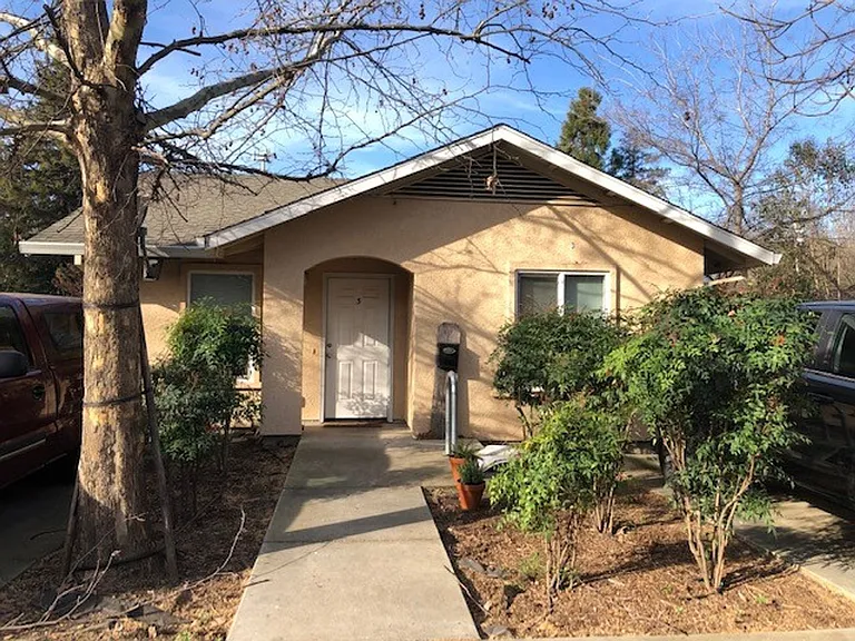 1267 N Cedar St — Photo 1