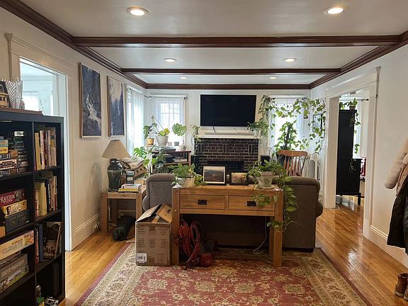 2nd image of 667 Belmont St #2