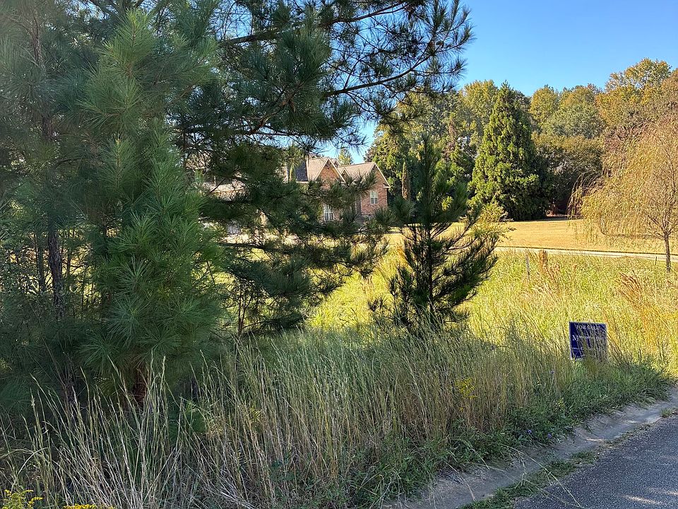 2nd image of 1005 Porter Cir