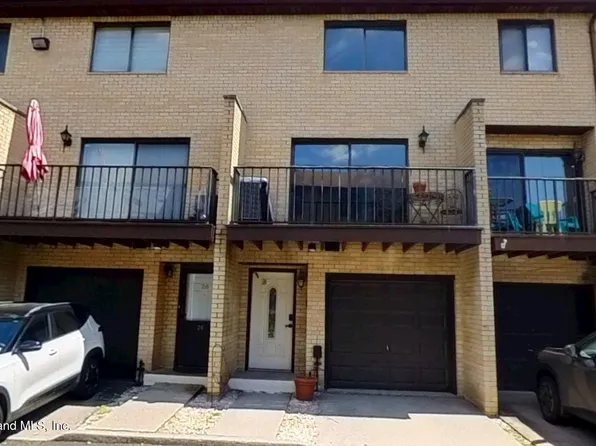 24 Arielle Ln #136, Staten Island, NY 10314