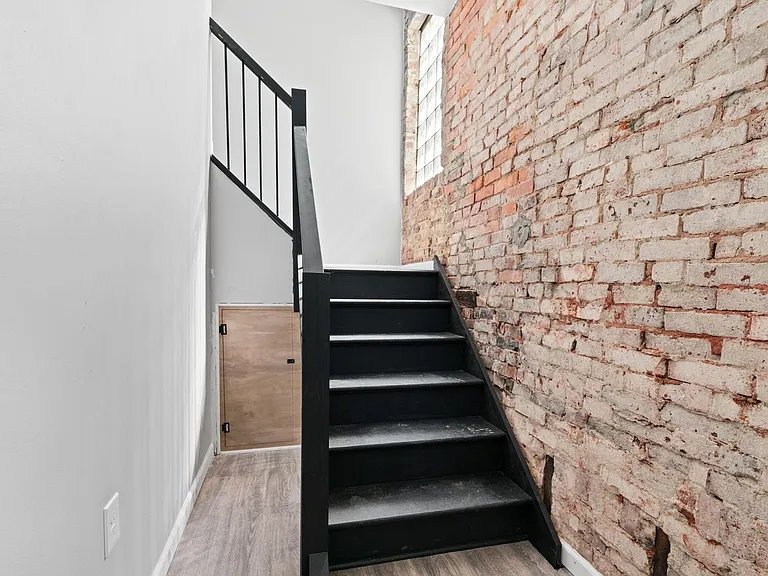 928 Morningside Ave — Photo 2