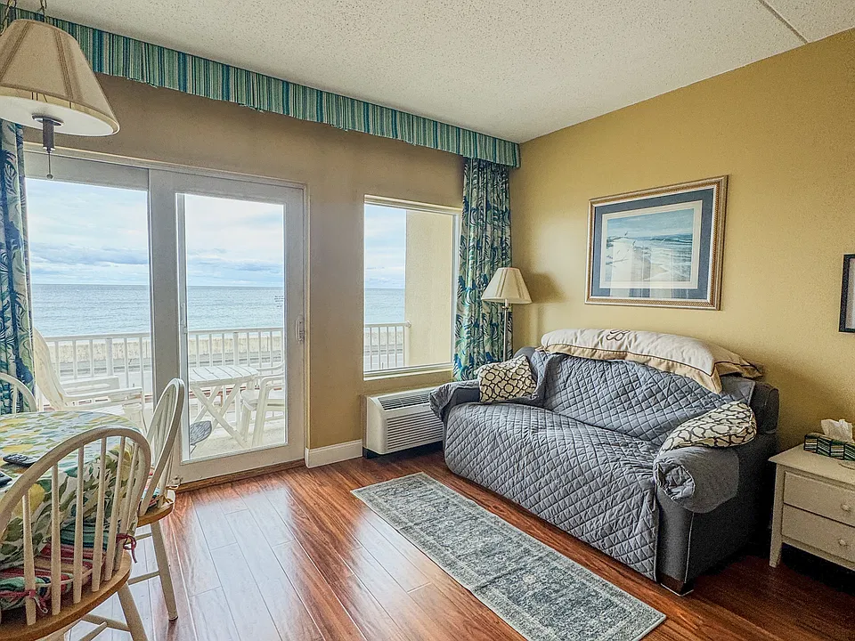 703 Ocean Blvd #305