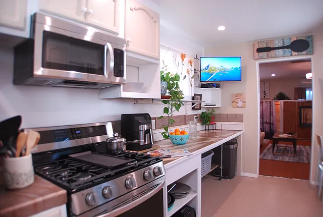 2481 San Francisco Ave — Photo 3