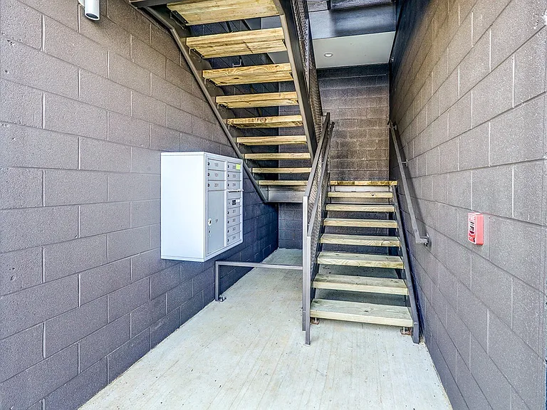 Riverside Village Apartments — Photo 44