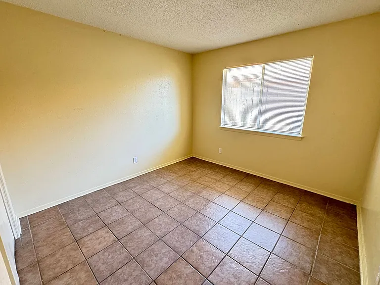 2206 Silverway Dr — Photo 17