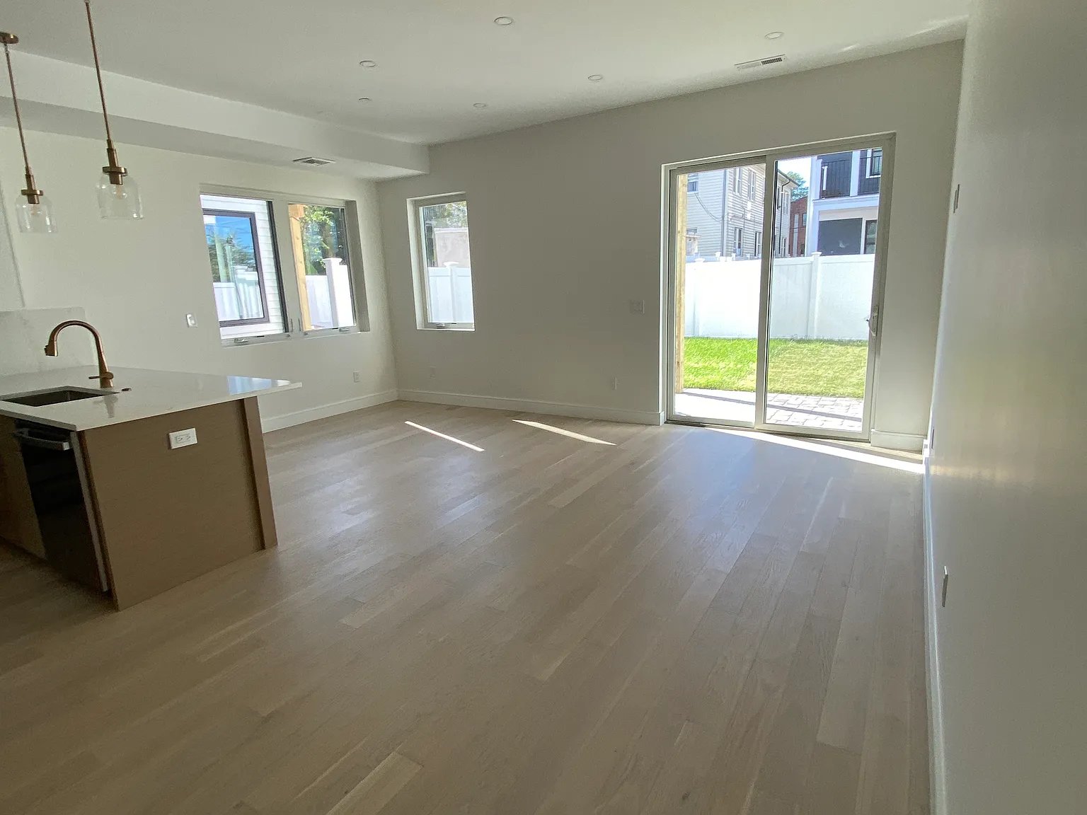 2 bed, 1009 sqft, $3,700 — Photo 4