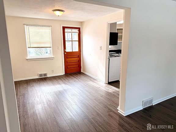 4th image of 139 Newman St #213D
