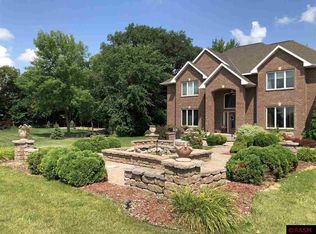 43 Deerwood Ct, North Mankato, MN 56003