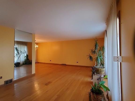 5th image of 16600 Langley Ave