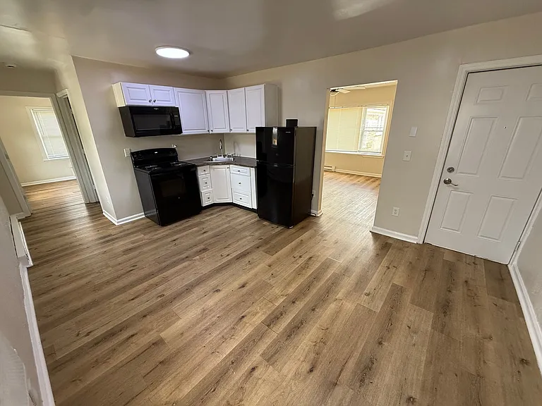 261 Niagara Ave — Photo 15