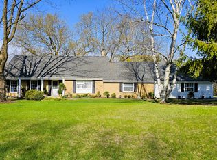 W271N2033 Fieldhack Dr, Pewaukee, WI 53072