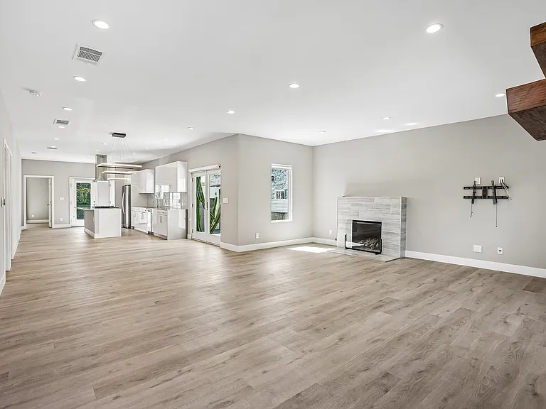 7007 Arlington Ave — Photo 3