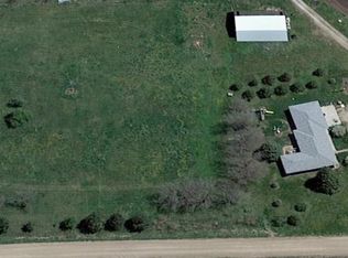 2104 N R Rd, Marquette, NE 68854