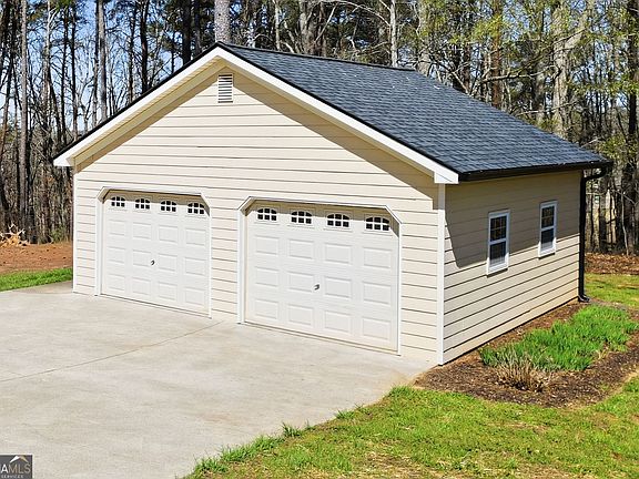 5th image of 2235 Lower Burris Rd